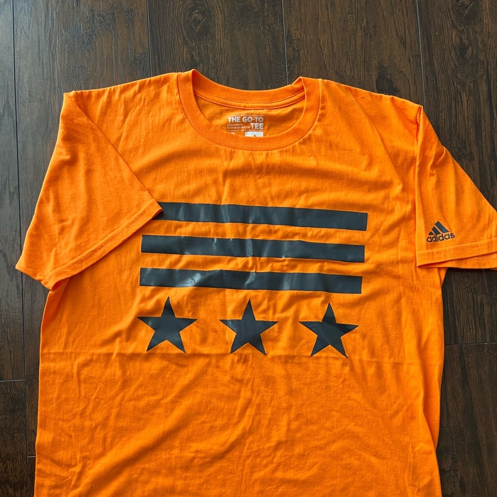 New man’s large size“THE GO TO TEE” ADIDAS orange with black print